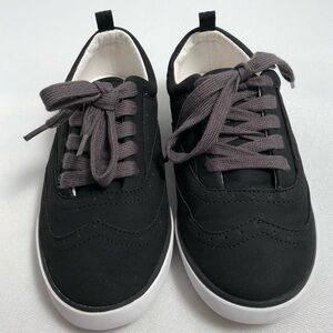 Gymboree black wing-tip shoes